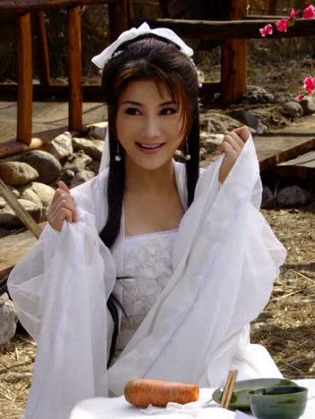 武打女神杨丽菁认姐弟恋告吹 上个月还被拍到蹭臀