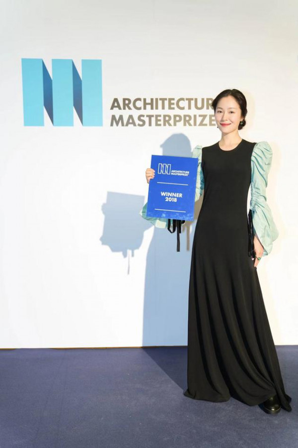 江一燕回应获建筑奖争议:我长的确实像颁奖嘉宾