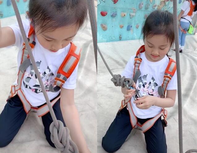 李小璐带女儿玩攀岩 甜馨扎高马尾动作娴熟