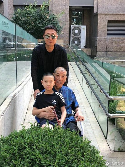 林永健祖孙三代同框合影 爷爷抱孙子场面温馨