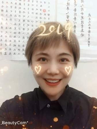 《还珠格格》侠义女“柳红”近照 齐耳短发超逆龄